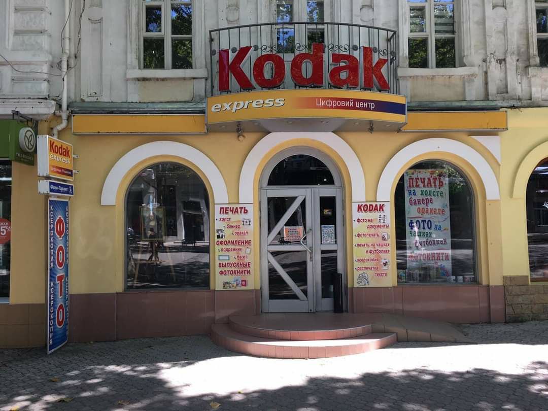 В Николаеве собственники магазинов и кафе на Соборной должны привести фасады в порядок - как в паспорте (ФОТО) 9