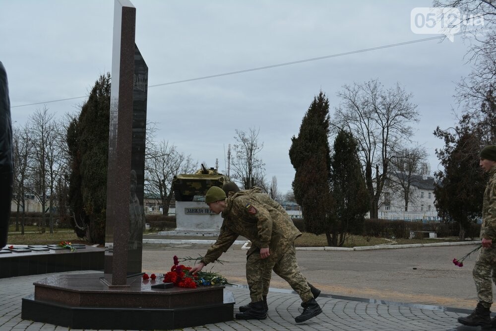 Незламні: у Миколаєві вшанували пам'ять захисників Донецького аеропорту (ФОТО)