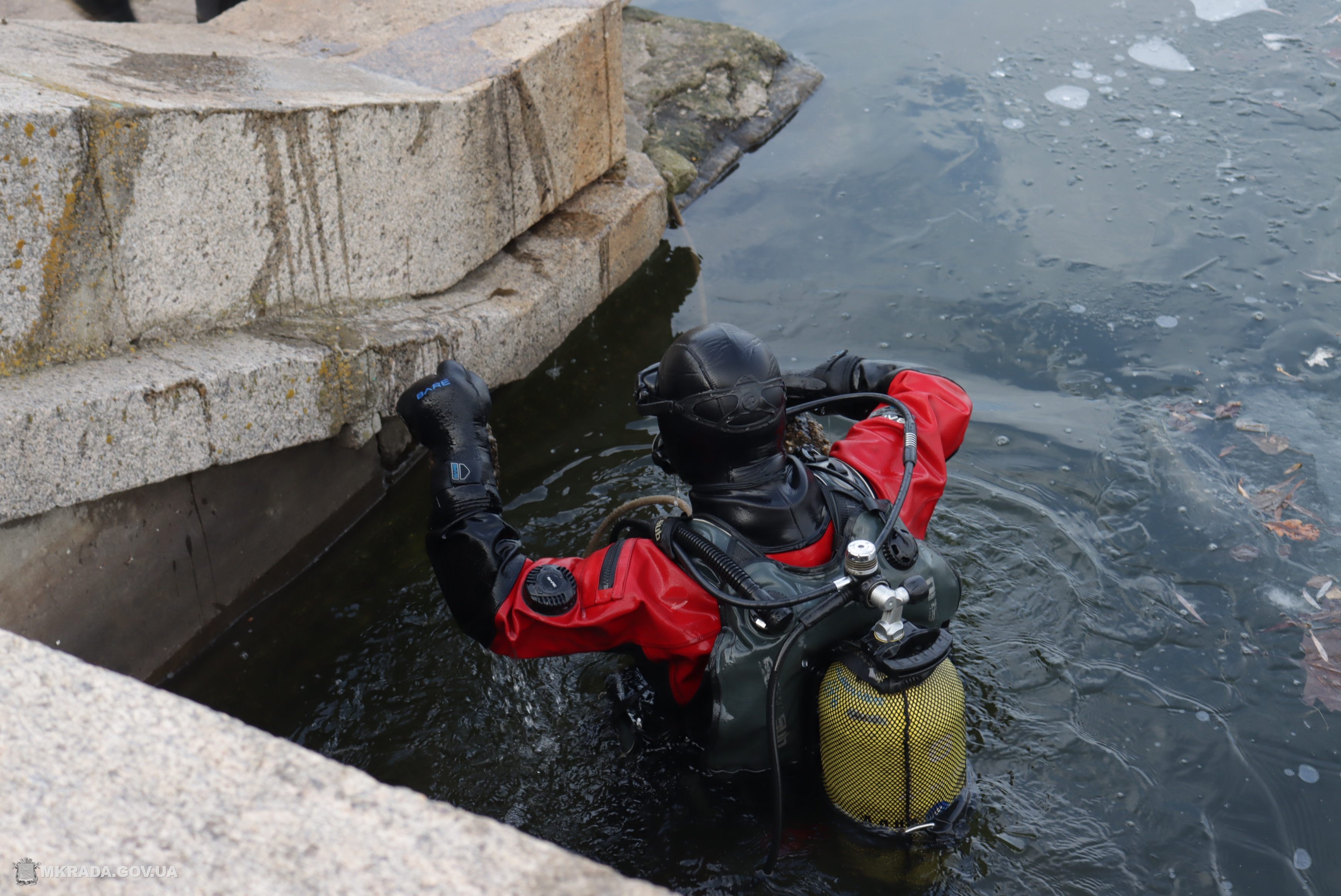Напередодні Водохреща рятувальники обстежили акваторію Нижньої Набережної
