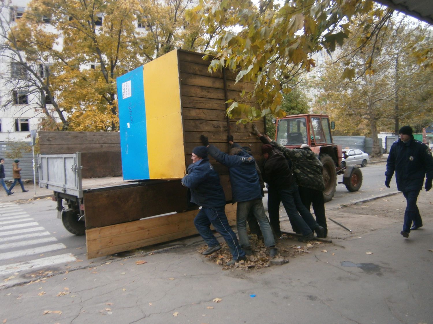 В Николаеве демонтировали еще 6 незаконных \"будок\"