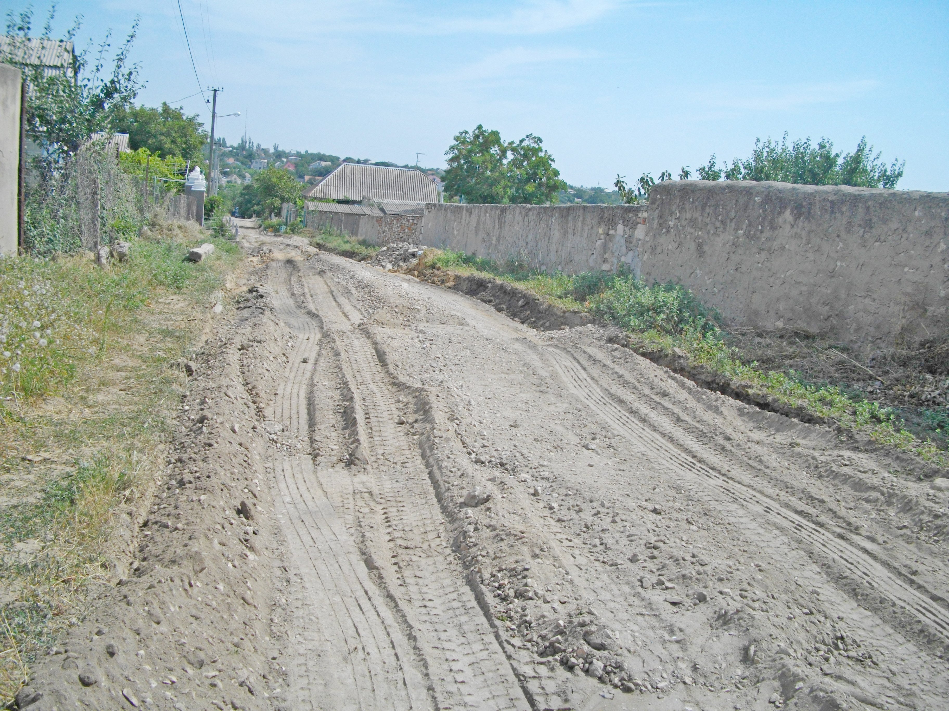 В Матвеевке ремонтируют дорогу к школе № 24